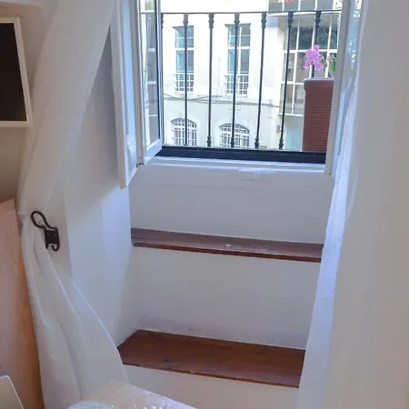 Renovated Alfama Loft, Santa Apolonia Apartment Lisbon